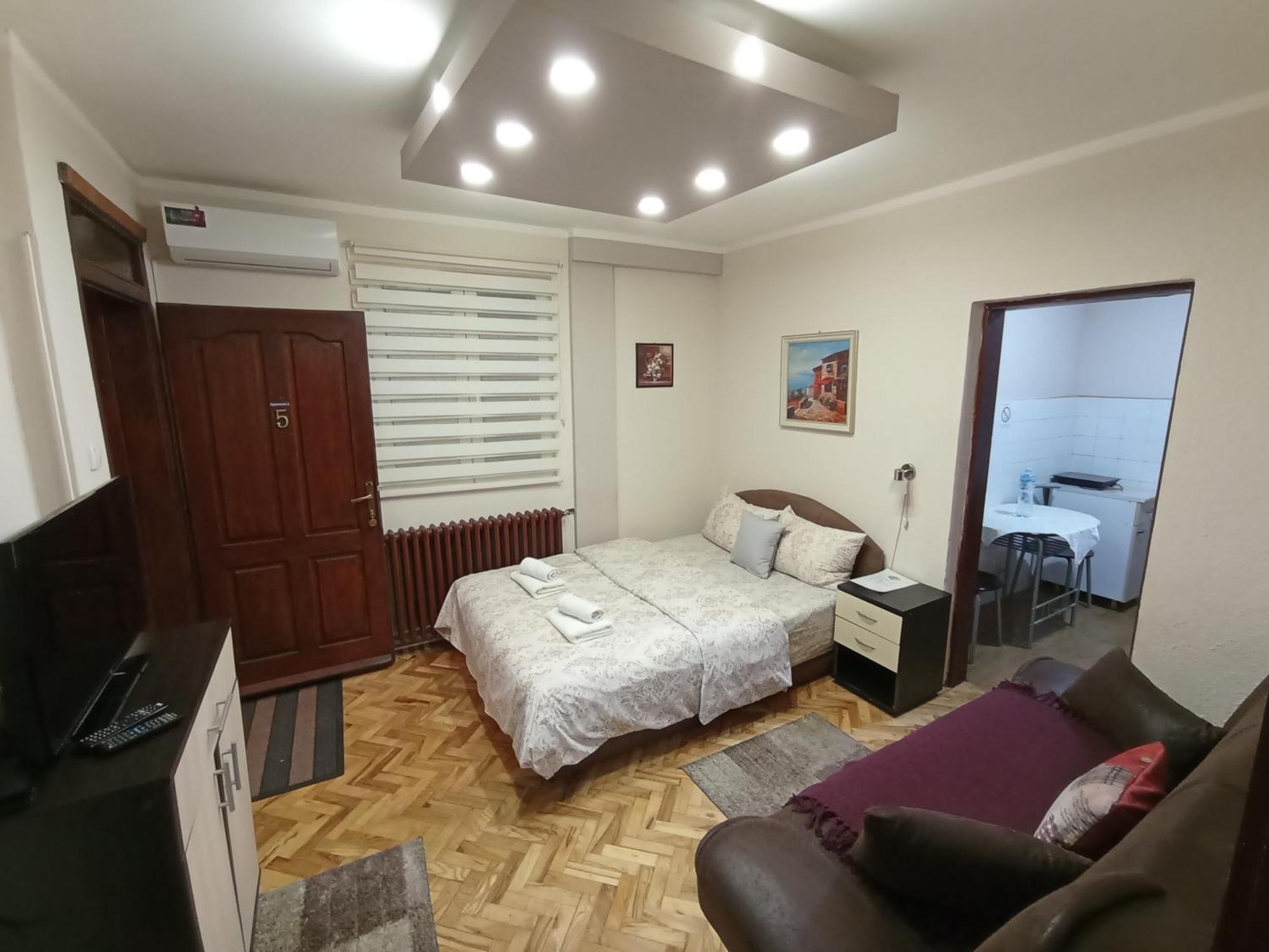 Apartments & Rooms -Mdl Lazic Белград Екстериор снимка