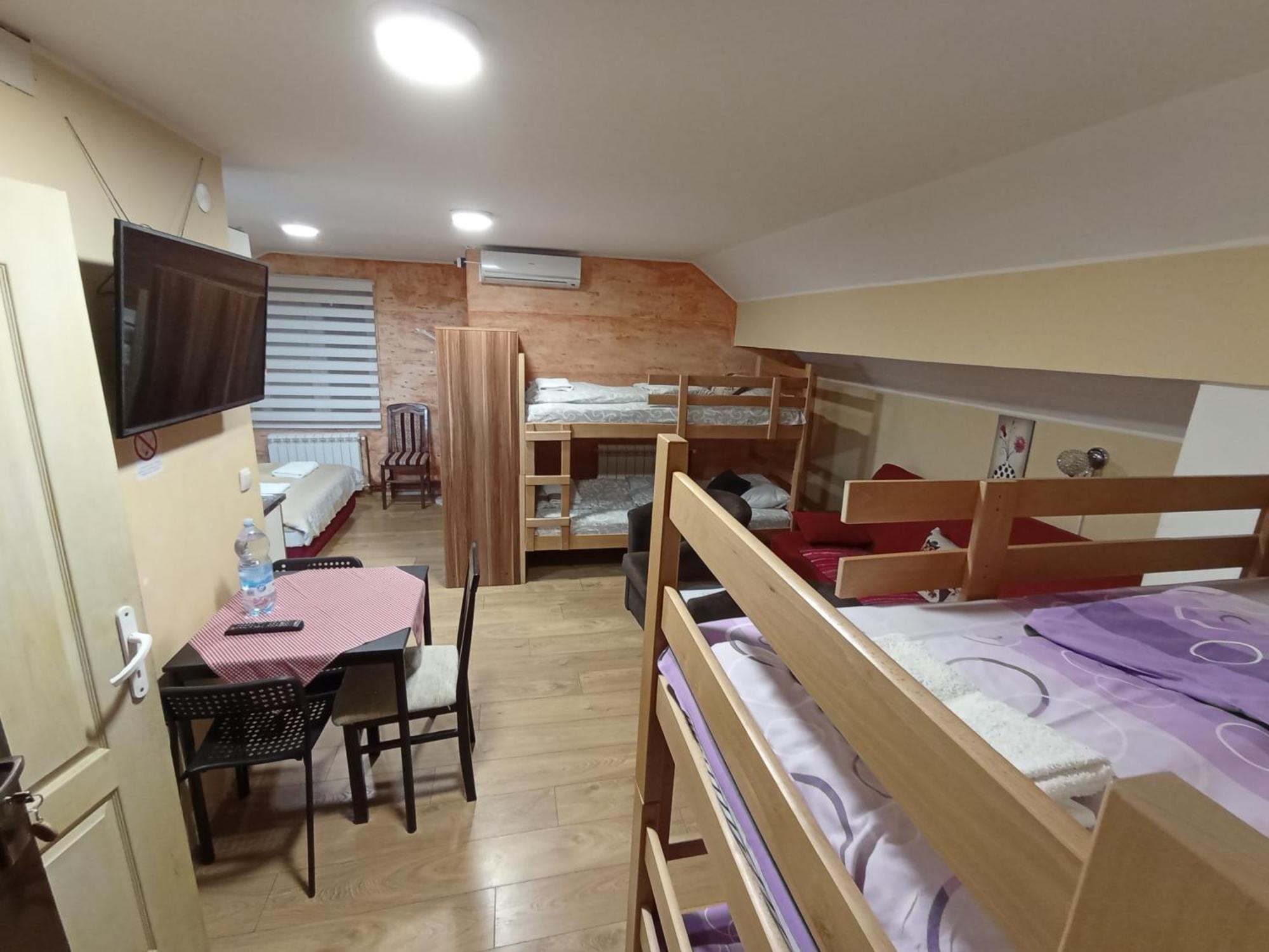 Apartments & Rooms -Mdl Lazic Белград Екстериор снимка