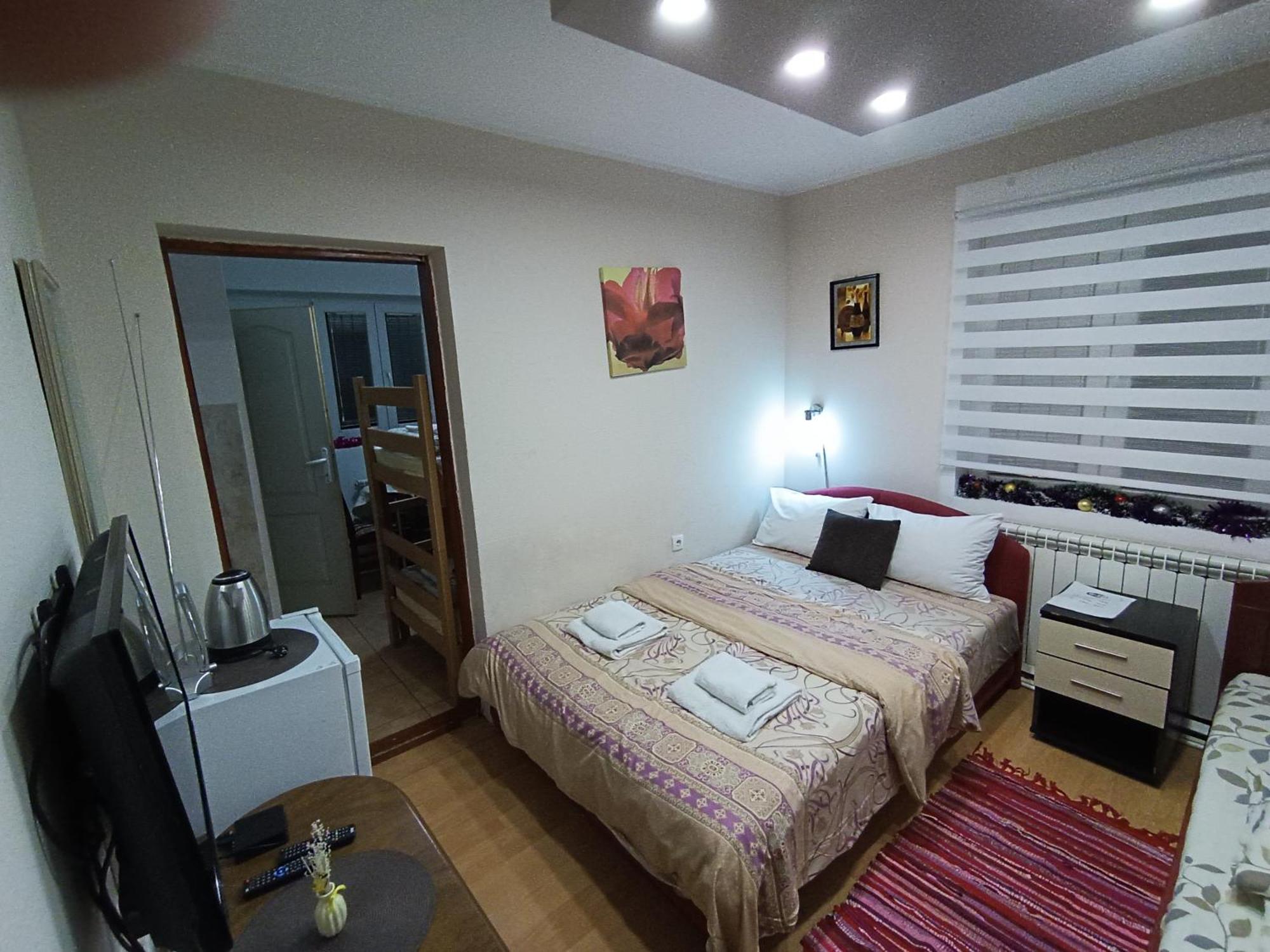 Apartments & Rooms -Mdl Lazic Белград Екстериор снимка