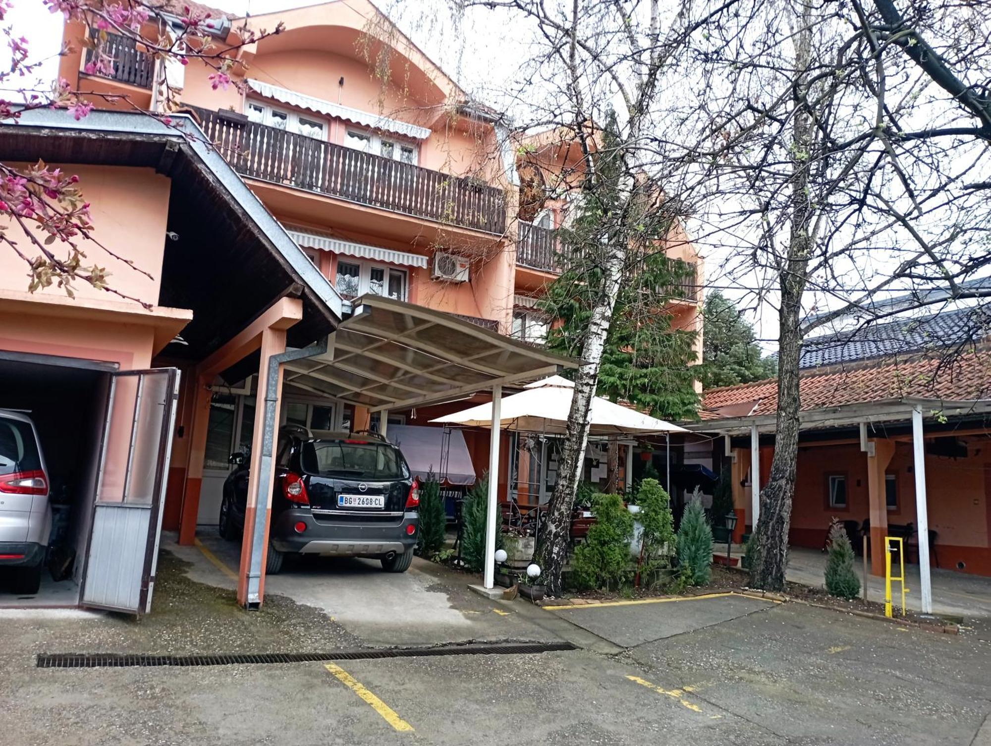 Apartments & Rooms -Mdl Lazic Белград Екстериор снимка