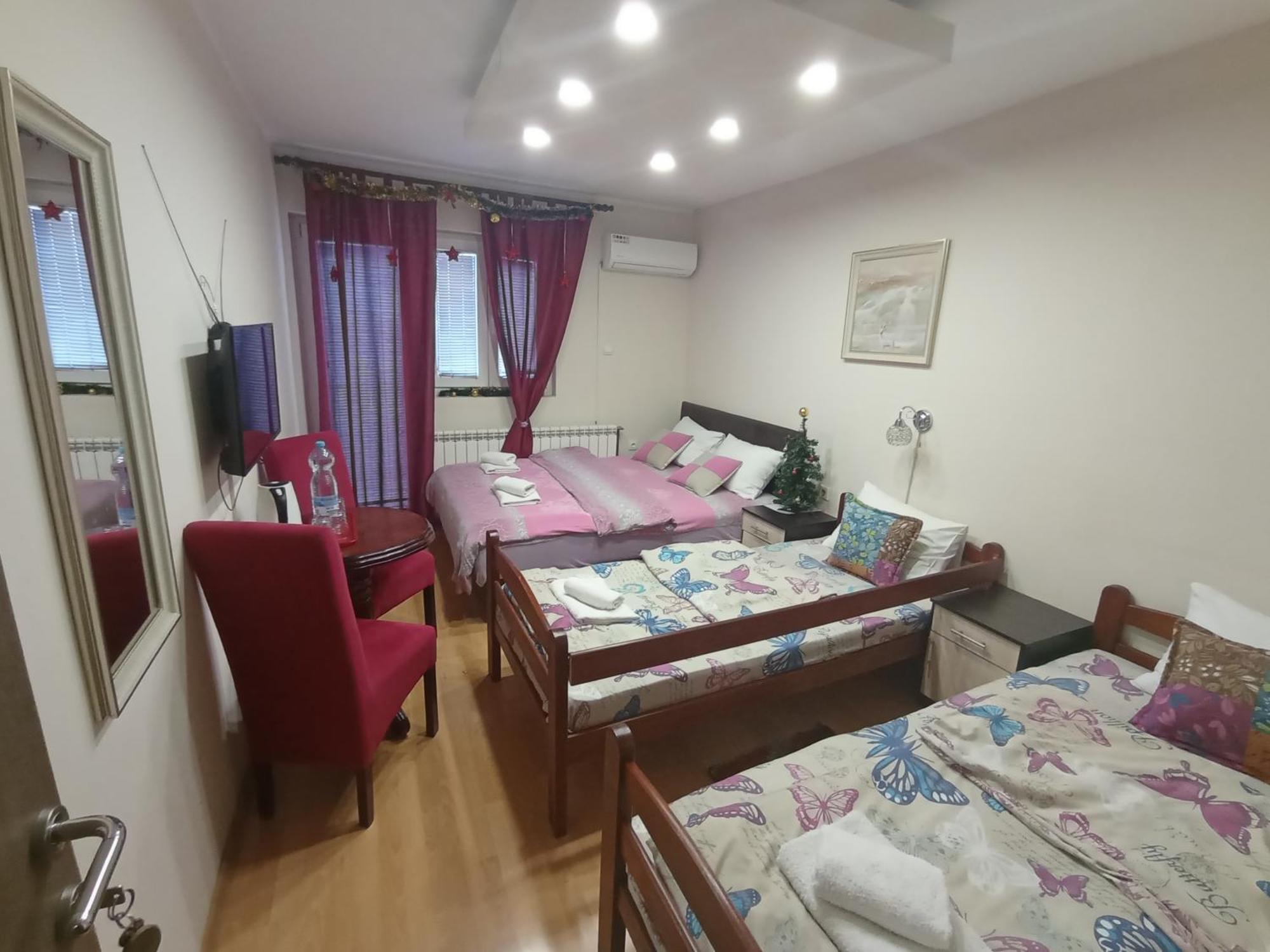 Apartments & Rooms -Mdl Lazic Белград Екстериор снимка